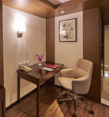 hotel with swimming pool in vashi, navi mumbai - lemon tree premier navi mumbai