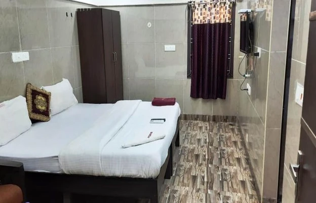 hotels for unmarried couples in hotel lakeveiw residency tada nellore