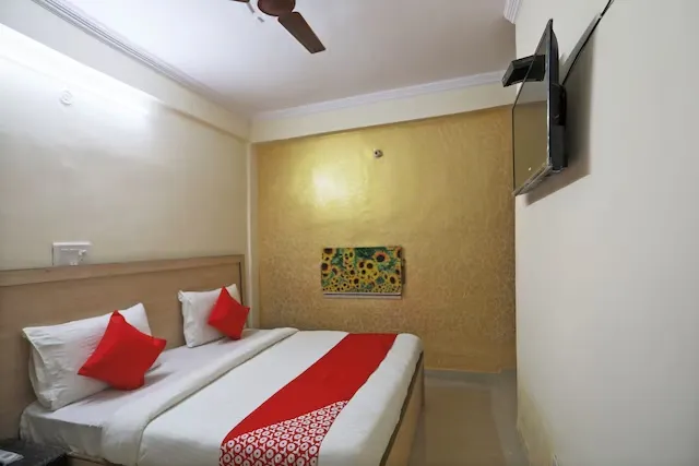 couple hotels in a p residency noida