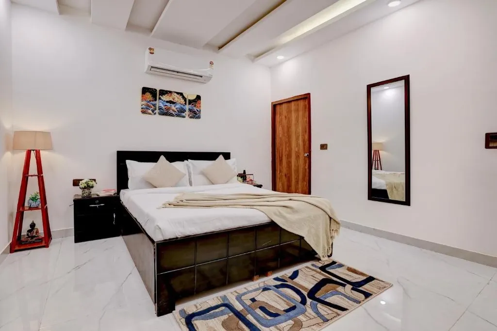 hotel near noida railway station - alaya stays 3-bhk pet friendly saroja farmhouse
