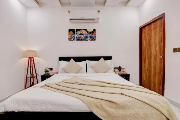 hotel with swimming pool in sector 150, noida - alaya stays 3-bhk pet friendly saroja farmhouse