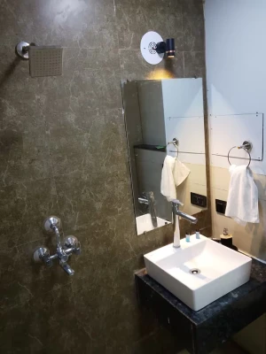 budget hotels in corporate stay gaur city centre noida