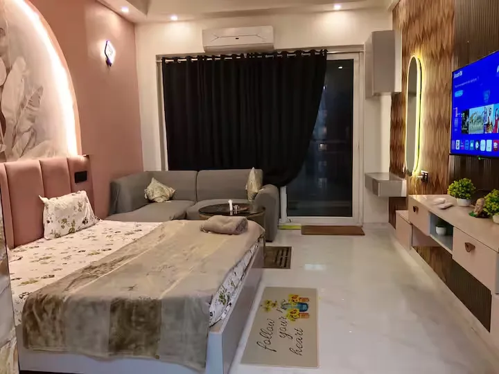 budget friendly homestay in greater noida, noida - corporate stay gaur city centre