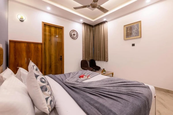 hotel with gym in sector 135, noida - elivaas vedaaz 4 bhk farmhouse with pvt pool