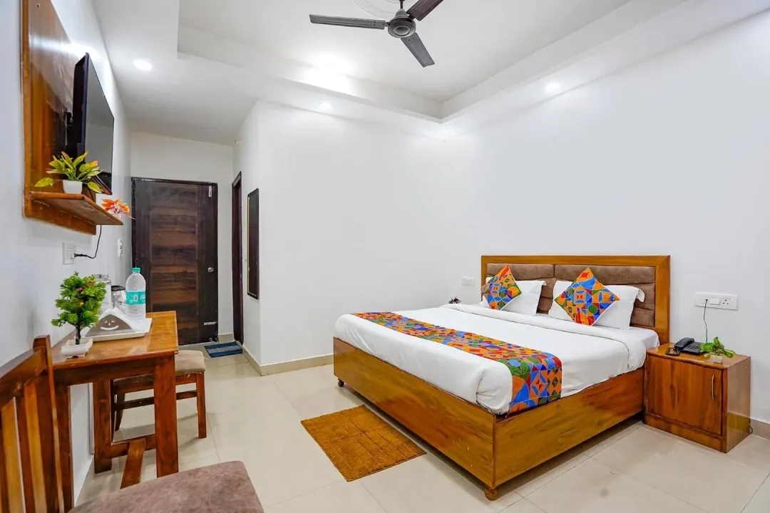 jacuzzi hotel in sector 52, noida - frolic luxury stay