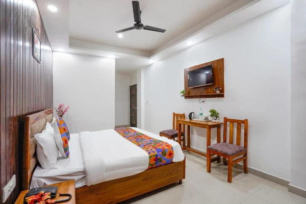 hotel near noida railway station - frolic luxury stay