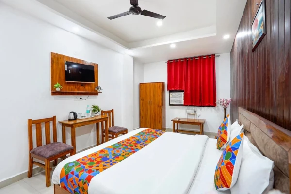 hourly stay hotels in frolic luxury stay noida
