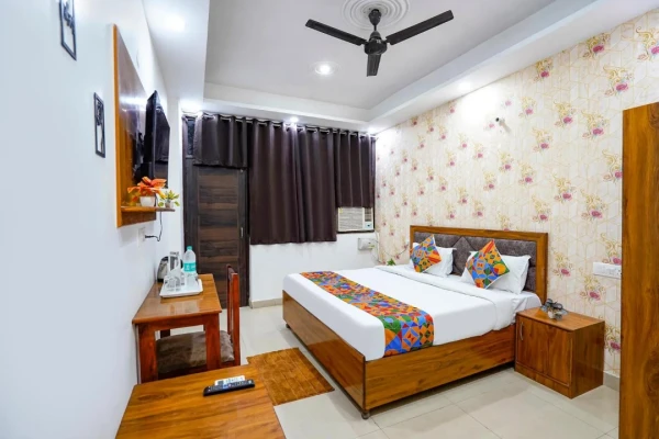 best hourly stay hotels in frolic luxury stay noida