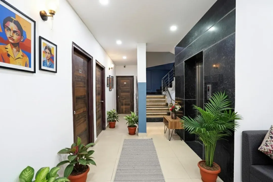 hotel with free parking in sector 52, noida - frolic luxury stay