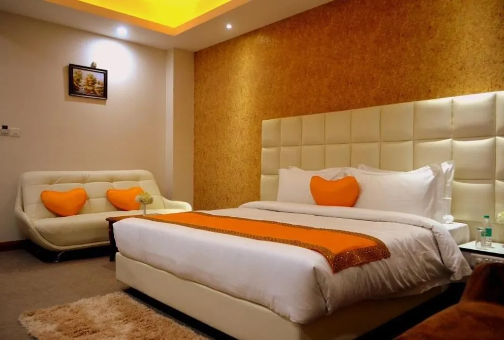 cheap and best hotels in gaba suites and banquet noida