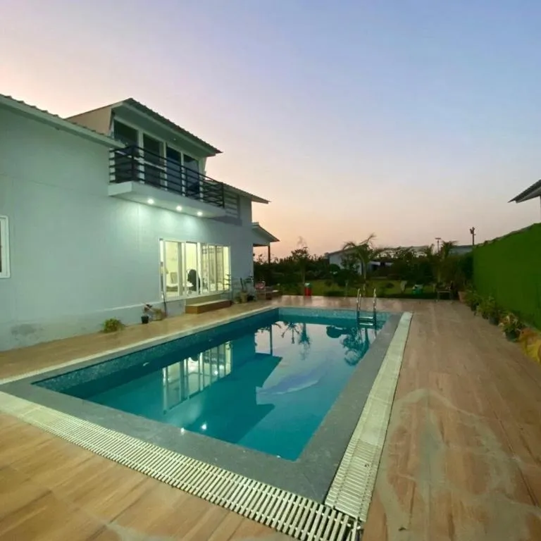 hotel room booking in sector 150, noida - gobravo 48 2bhk farm with pool and garden
