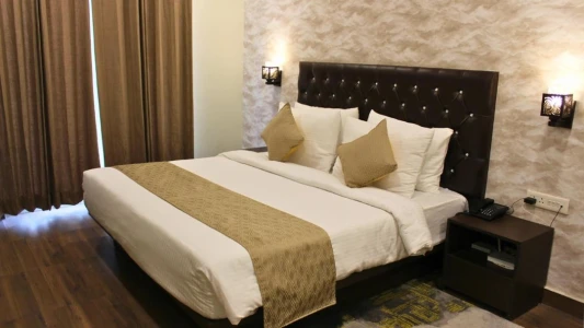 hotel near noida railway station - hibiscus select hotel