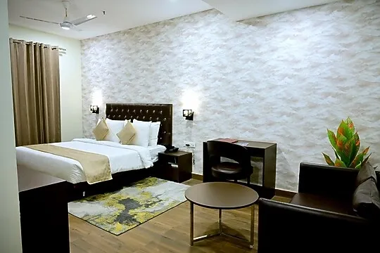 best luxury hotel in hibiscus select hotel noida