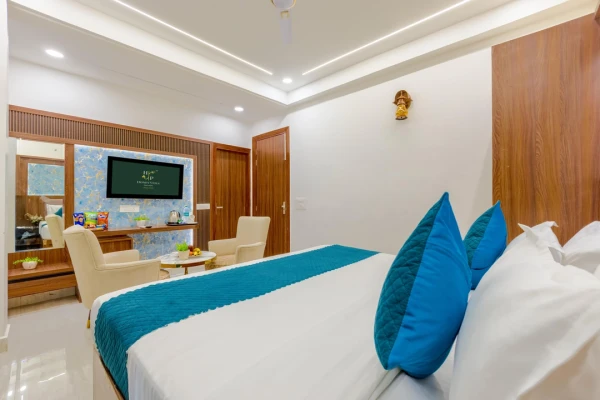 family hotel with pool in ansal golf link, noida - honeyveils palace