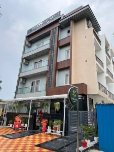 family hotel with pool in ansal golf link, noida - honeyveils palace