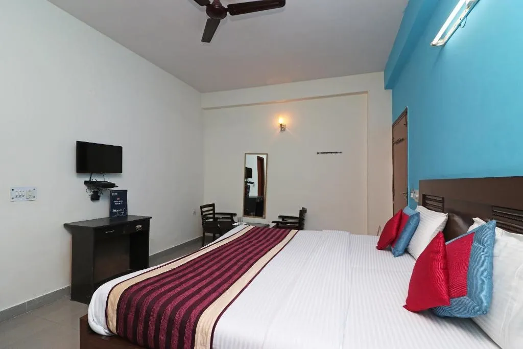 hotel with free parking in sector 51, noida - hotel akash palace