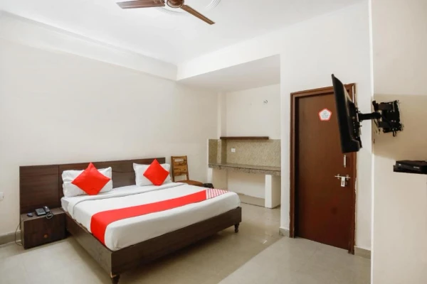 hotel with free parking in sector 45, noida - hotel  av residency
