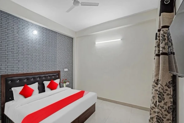 best 5 star hotels in hotel  avs noida