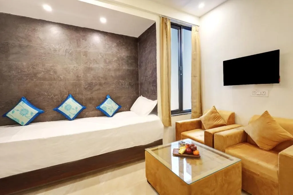 best budget hotels in hotel golden era noida