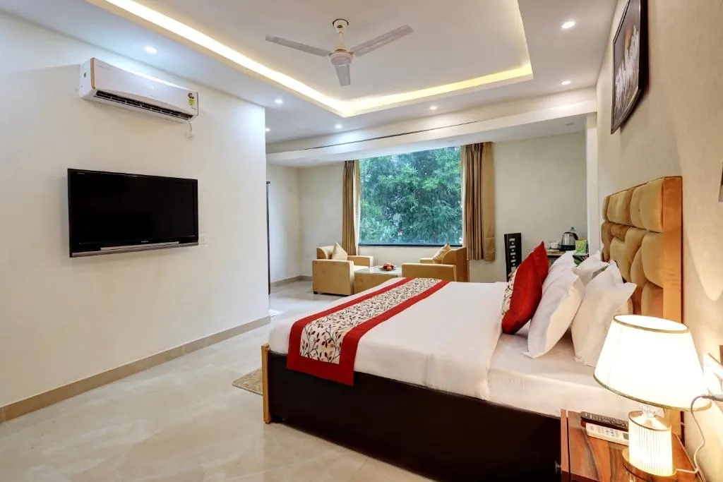 cheap and best hotels in hotel golden era noida
