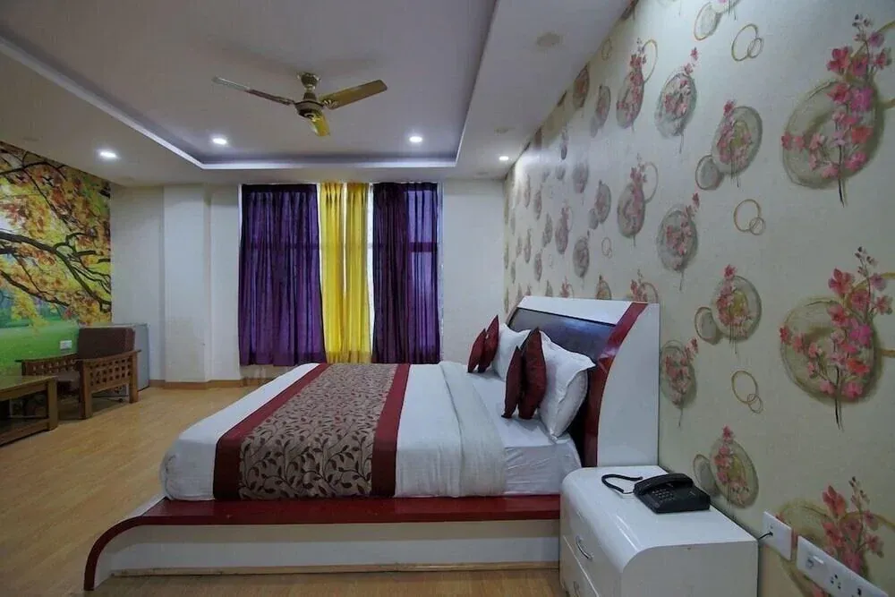 best day stay hotels in hotel green view palace noida