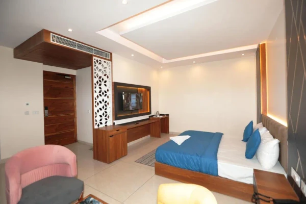 hotels for unmarried couples in hotel hardik palace by f9 noida
