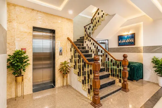 hotels for couple in hotel quadis central noida