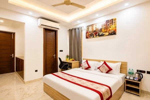 hotel with free parking in sector 27, noida - hotel quadis central