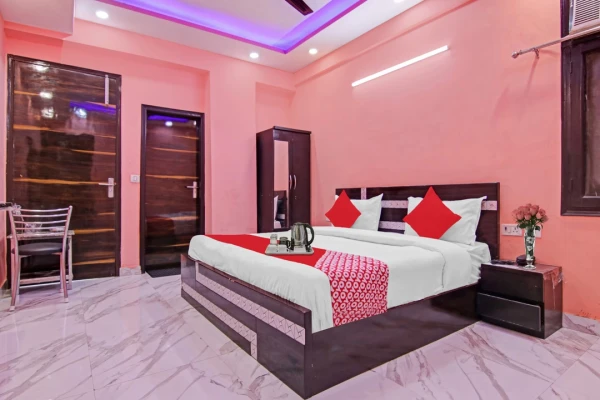 best 5 star hotels in hotel rishabh inn noida
