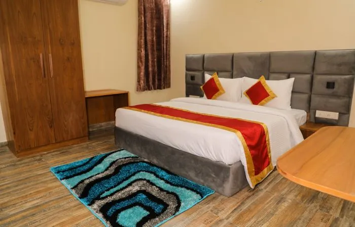 sector 62 a, noida hotel booking - hotel sarla inn