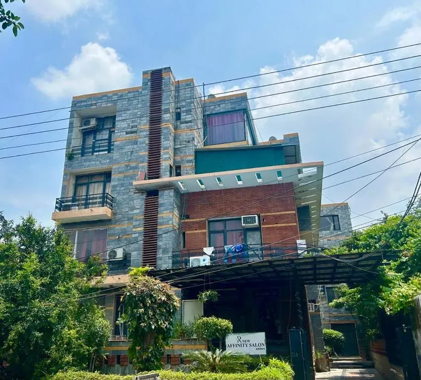 romantic hotels in hotel the arrow noida