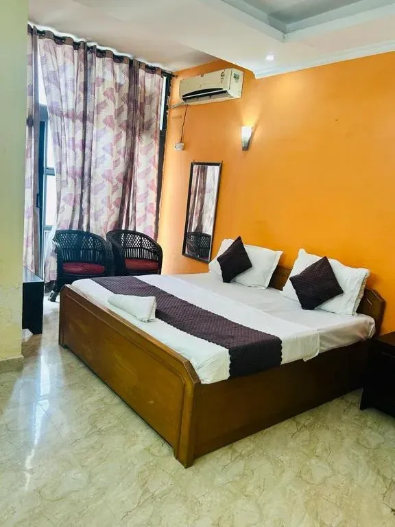 tourist hotels in hotel the arrow noida