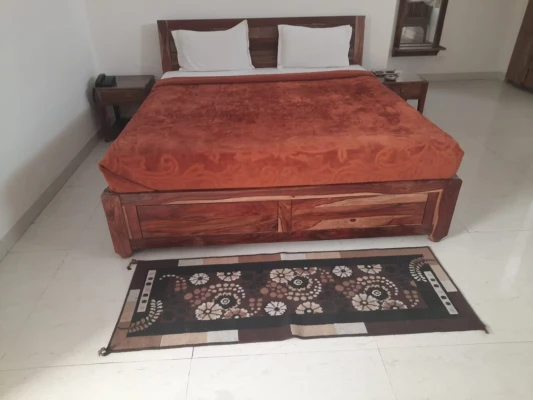 couple hotels in hotel the avasa noida