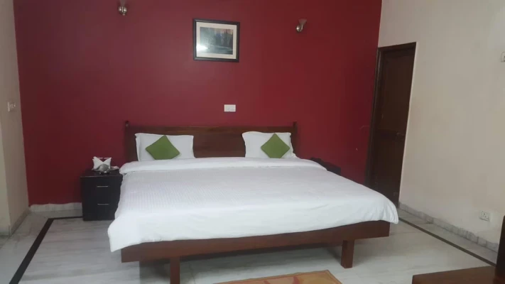 budget hotels in hotel the avasa noida