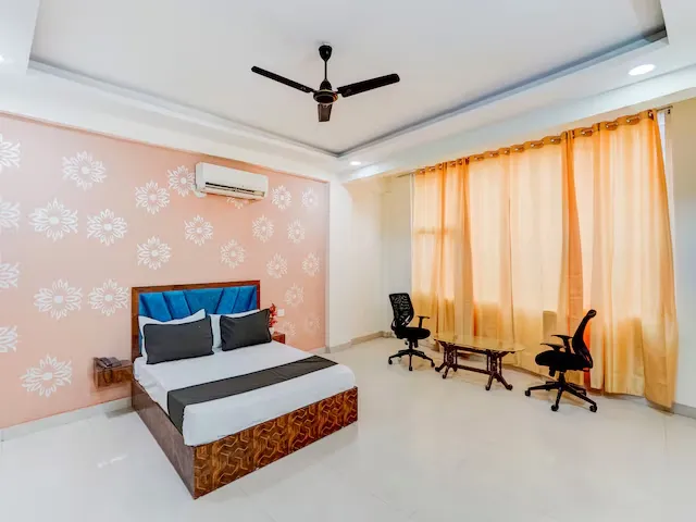 hotel with banquet hall in sector 18, noida - hotel the moon