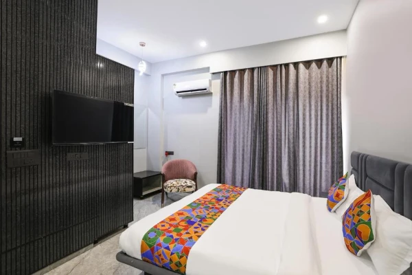 online room booking in budh nagar, noida - inn of joy