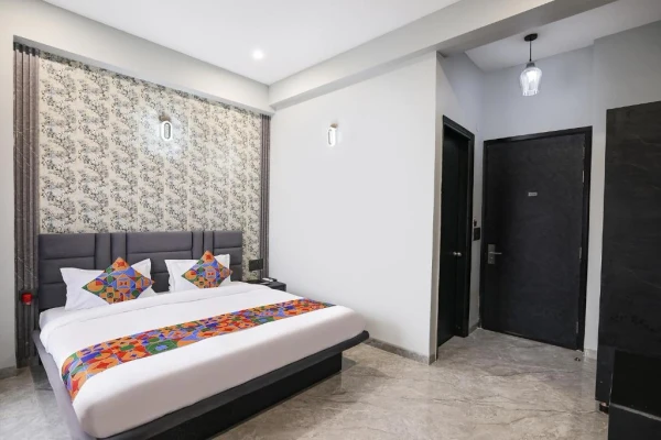 hotel with banquet hall in budh nagar, noida - inn of joy