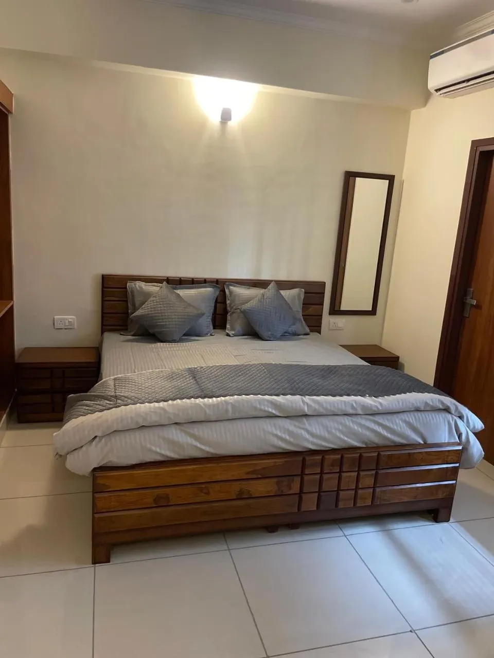 best luxury hotel in kingship hotel noida