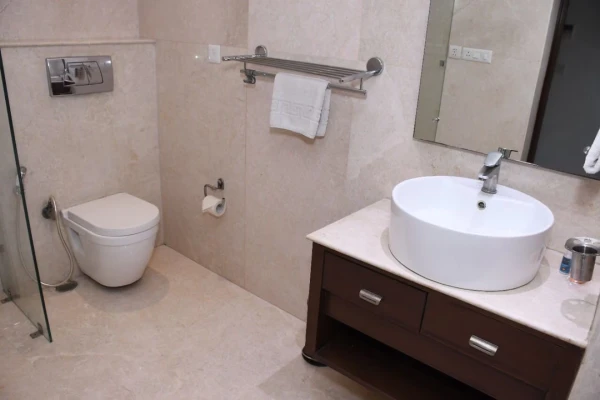 hotel near noida railway station - lemon tree hotel noida