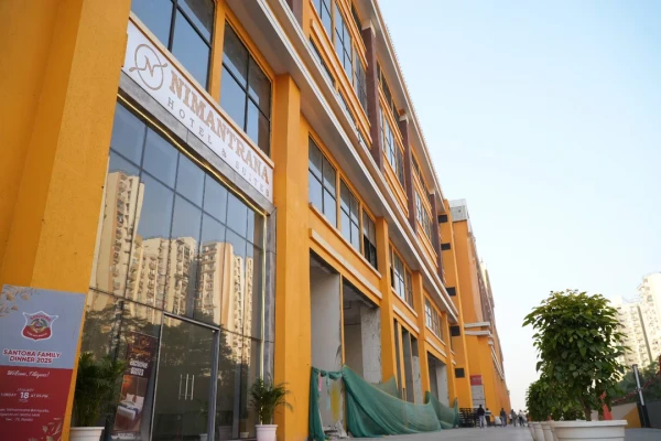 business hotels in nimantrana luxury suites noida