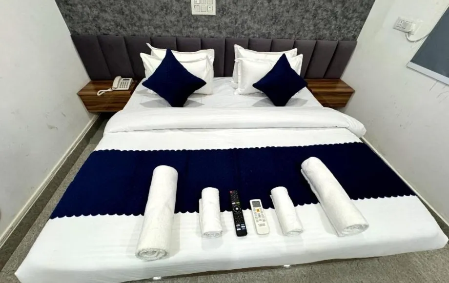 best luxury hotel in radiant blu hotel noida