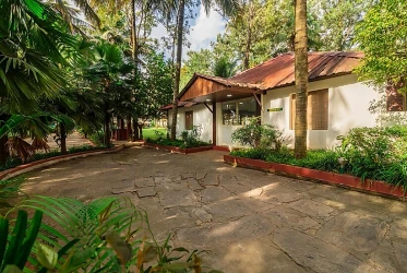 best 5 star hotels in radiant blu hotel noida