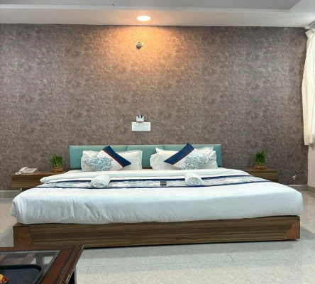day stay hotels in radiant hotel and banquet noida