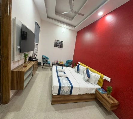 hotel with bar in sector 122, noida - radiant hotel and banquet