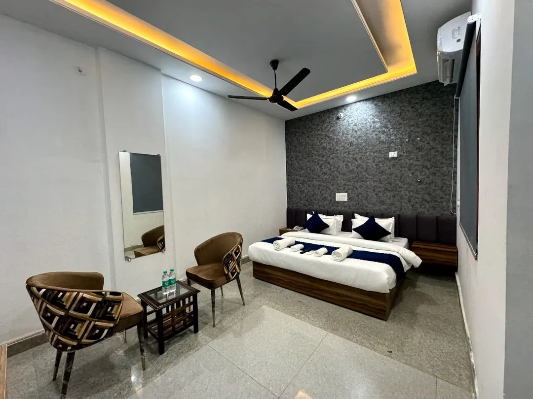 best hourly hotel in radiant hotel and banquet noida