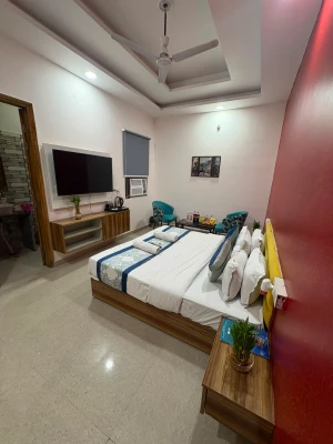 couple hotels in radiant hotel and banquet noida