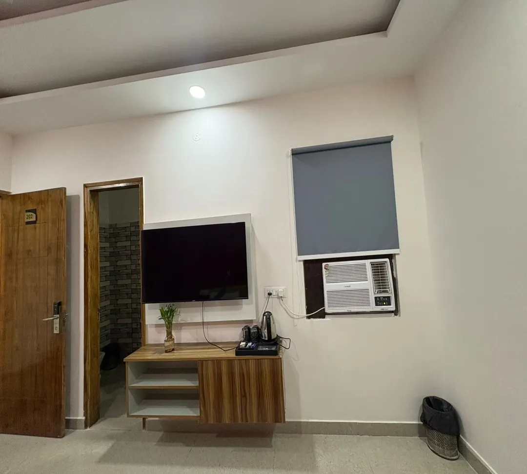 best romantic hotels in radiant hotel and banquet noida