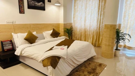 tourist hotels in relax inn noida