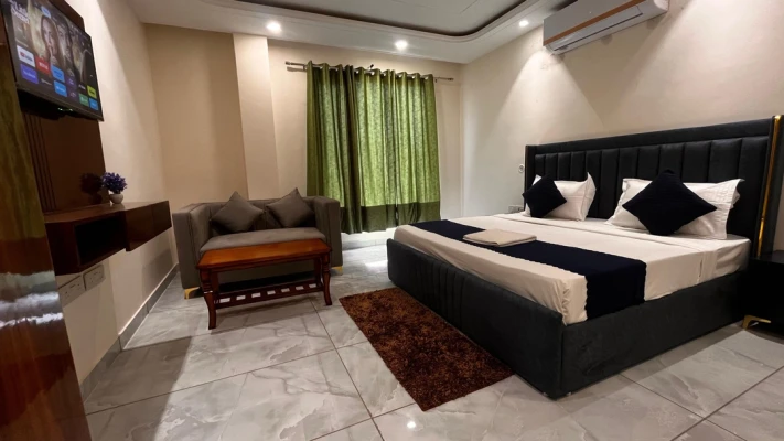 hotel with banquet hall in sector 104, noida - royal hotel