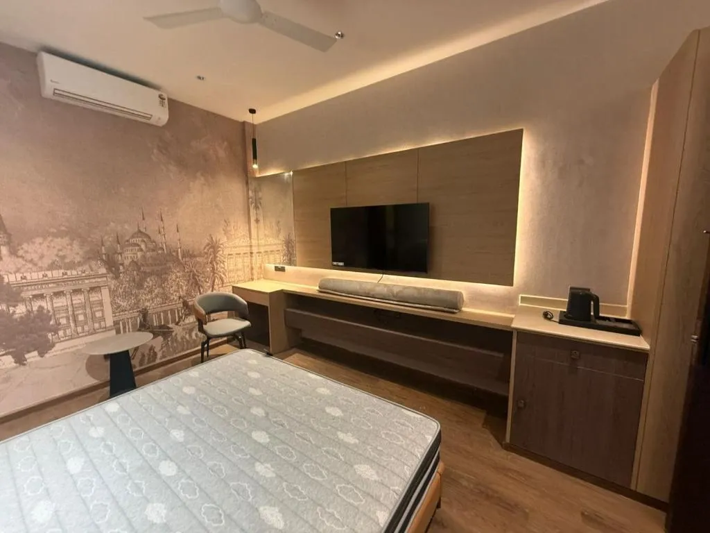 best luxury hotel in saltstayz premier- main road near sector 18 & atta market noida